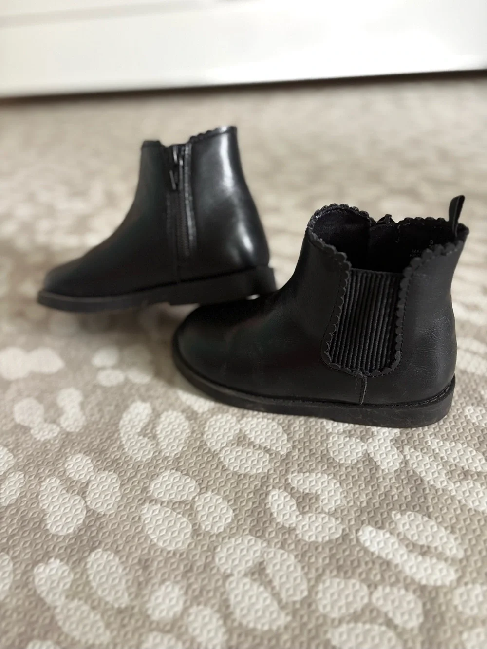 Old Navy toddler 9 booties